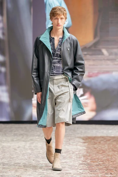 Look 7